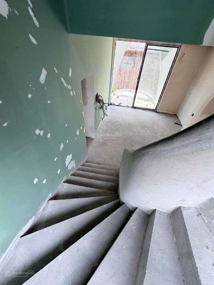Bán biệt thự 520m2  99/8 đặng văn bi tp thủ đức, gần vincom, có hồ bơi, sân vườn