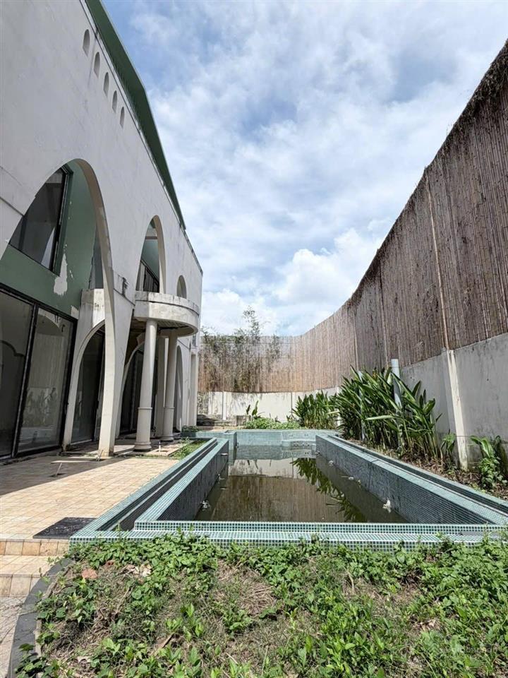 Bán biệt thự 520m2  99/8 đặng văn bi tp thủ đức, gần vincom, có hồ bơi, sân vườn