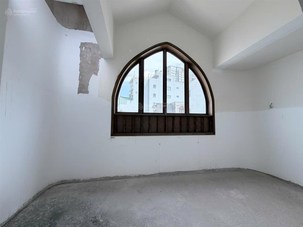 Bán biệt thự 520m2  99/8 đặng văn bi tp thủ đức, gần vincom, có hồ bơi, sân vườn
