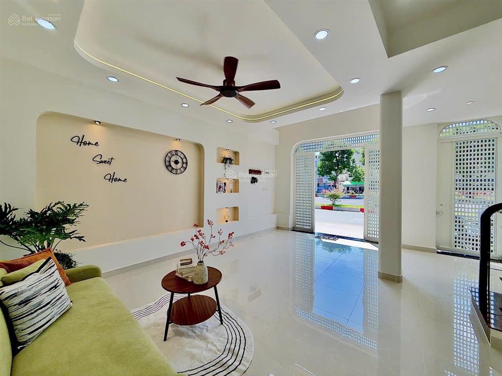 Bán nhà mặt tiền đường phạm văn đồng p.3 gò vấp  nằm gần công viên gia định