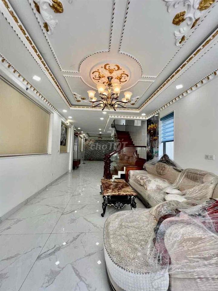 Cho Thuê Nguyên Căn Biệt Thự DT 7x20 1Trệt 1Lầu 3Pn 4Wc Sân Đậu Ôtô