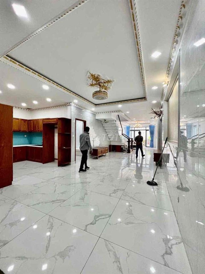 Cho Thuê Nguyên Căn Biệt Thự DT 7x20 1Trệt 1Lầu 3Pn 4Wc Sân Đậu Ôtô