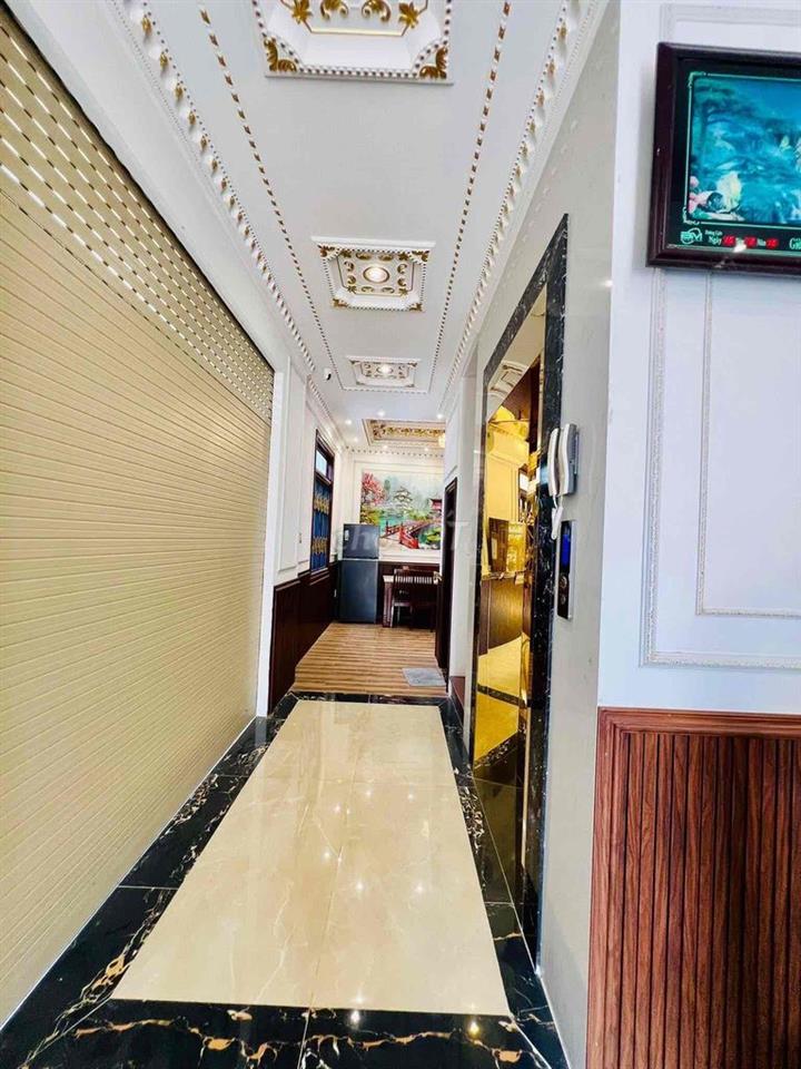 Cho Thuê Biệt Thự Sân Vườn DT 800m2 1Trệt 3Lầu 6Pn 6Wc Đường Thông