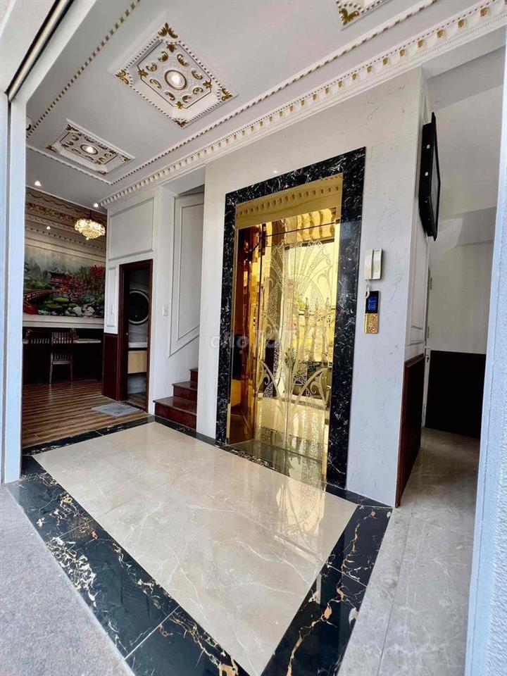 Cho Thuê Biệt Thự Sân Vườn DT 800m2 1Trệt 3Lầu 6Pn 6Wc Đường Thông