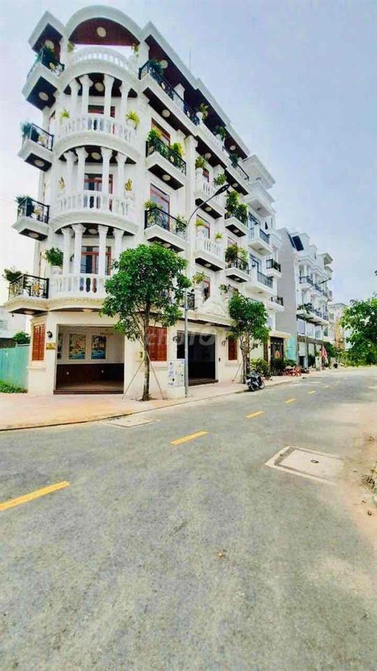 Cho Thuê Biệt Thự Sân Vườn DT 800m2 1Trệt 3Lầu 6Pn 6Wc Đường Thông