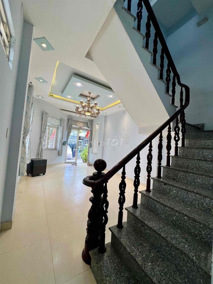 Cho Thuê Nhà Căn Góc Thoáng Mát DT 180m2 1Trệt 2Lầu 3Pn 3Wc Xe Tải Đậu
