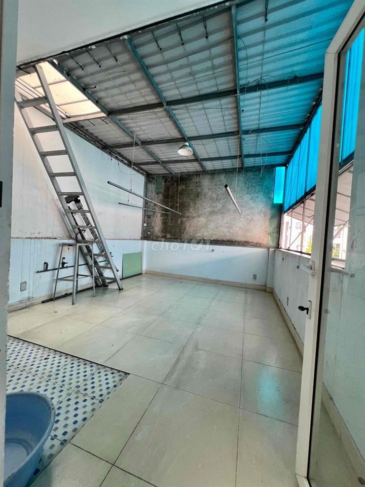 Cho Thuê Nhà Căn Góc Thoáng Mát DT 180m2 1Trệt 2Lầu 3Pn 3Wc Xe Tải Đậu