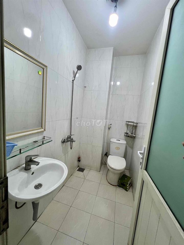 Cho Thuê Nhà Căn Góc Thoáng Mát DT 180m2 1Trệt 2Lầu 3Pn 3Wc Xe Tải Đậu