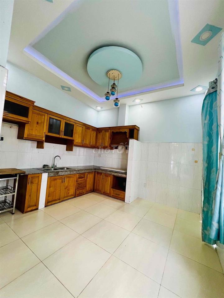 Cho Thuê Nhà Căn Góc Thoáng Mát DT 180m2 1Trệt 2Lầu 3Pn 3Wc Xe Tải Đậu