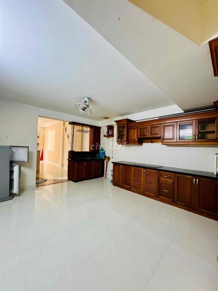 Cho Thuê Nhà DT 250m2 1Trệt 3Lầu 4Pn 5Wc Sân Thượng Hẻm 1 Sẹc Ngắn