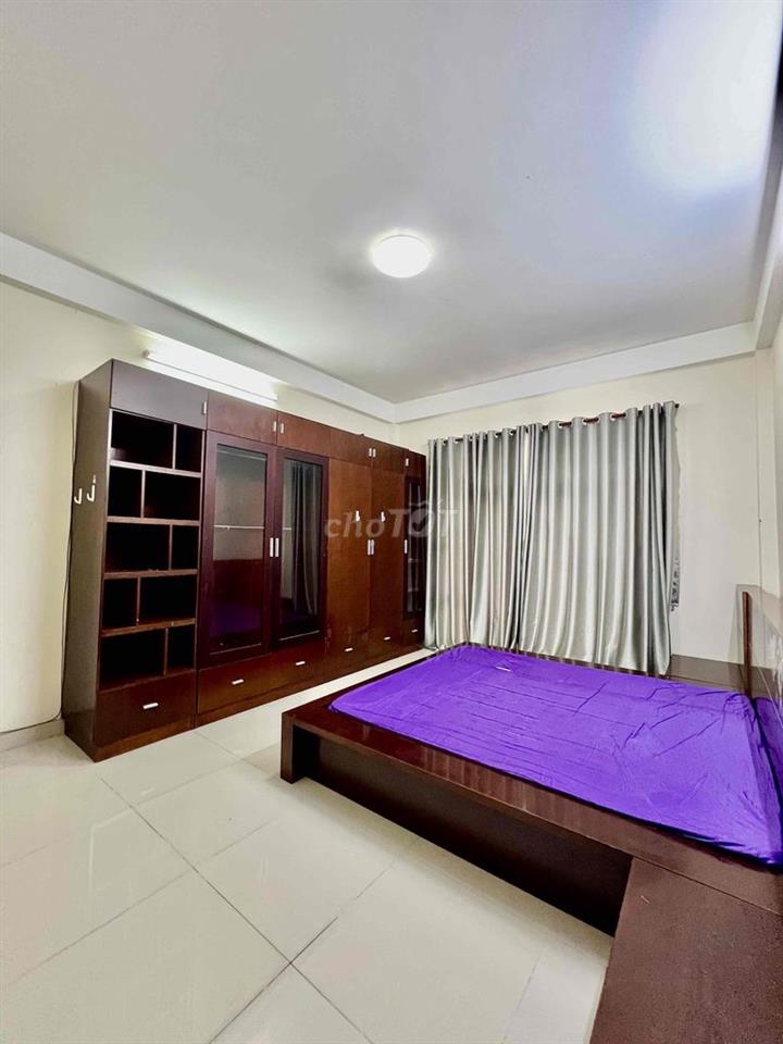 Cho Thuê Nhà DT 250m2 1Trệt 3Lầu 4Pn 5Wc Sân Thượng Hẻm 1 Sẹc Ngắn