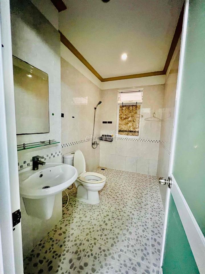 Cho Thuê Nhà DT 250m2 1Trệt 3Lầu 4Pn 5Wc Sân Thượng Hẻm 1 Sẹc Ngắn