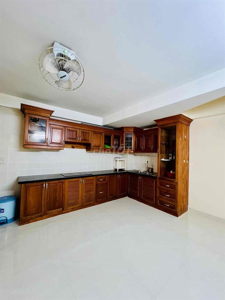 Cho Thuê Nhà DT 250m2 1Trệt 3Lầu 4Pn 5Wc Sân Thượng Hẻm 1 Sẹc Ngắn