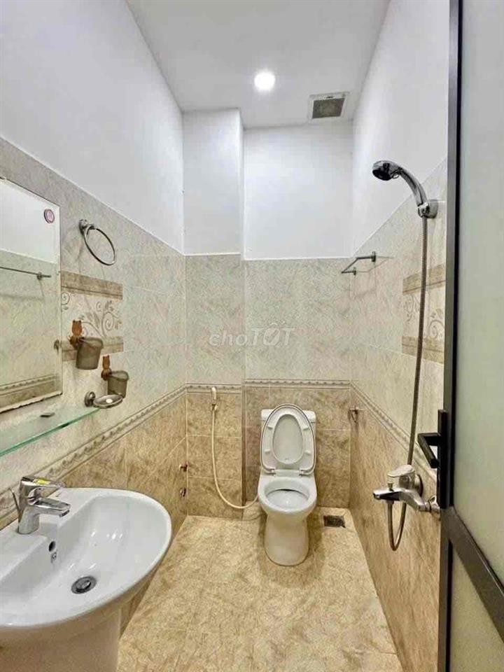 Cho Thuê Nhà DT 180m2 1Trệt 2Lầu 4Pn 4Wc Hẻm Xe Tải Gần Chợ Cầu Đồng