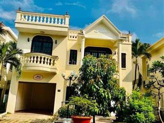 Cho Thuê Biệt Thự Giá Rẻ DT 500m2 1Trệt 1Lầu 4Pn 5Wc Hồ Bơi Sân Tenic