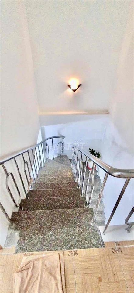 Cho Thuê Nhà Mới Xây DT 100m2 1Trệt 1Lầu 2Pn 2Wc Ngay Gần Chợ Vườn Lài