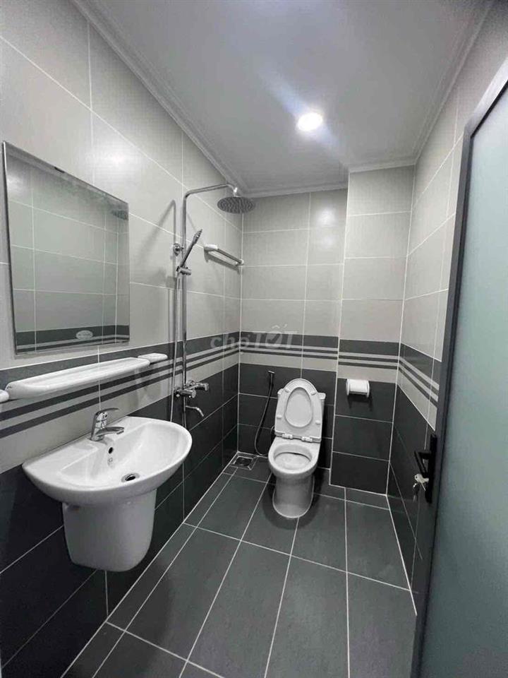 Cho Thuê Nhà DT 4x20 1Trệt 3Lầu 5Pn 5Wc Hẻm Xe Tải Gần Chợ Thạnh Xuân