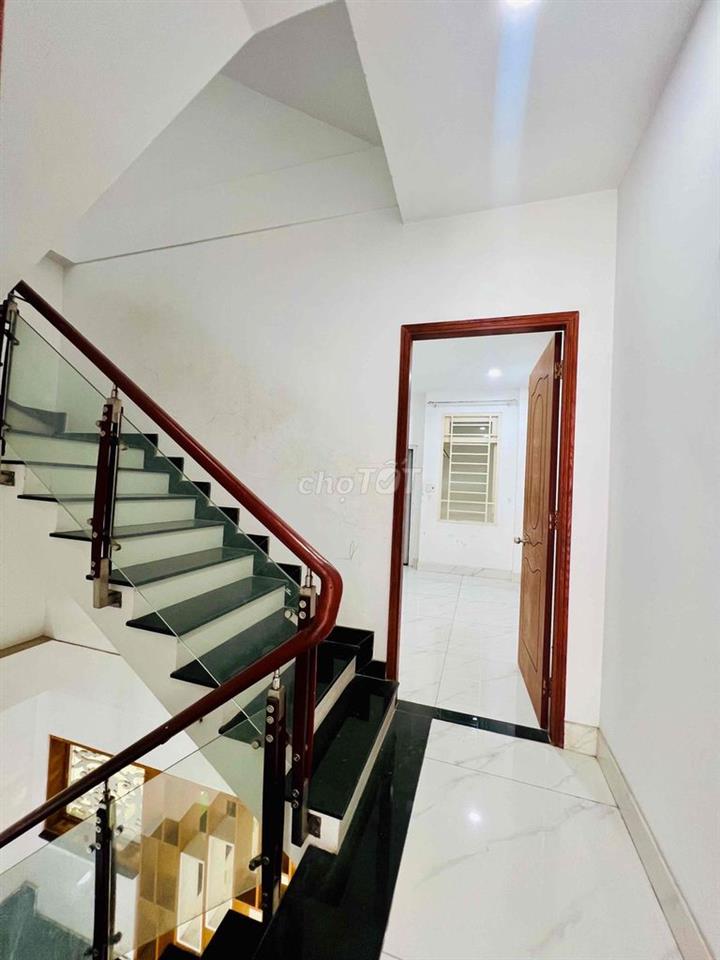 Cho Thuê Nhà Mới Sạch Sẻ DT 4x17 1Trệt 3Lầu 4Pn 5Wc Sân Thượng Hẻm Tải
