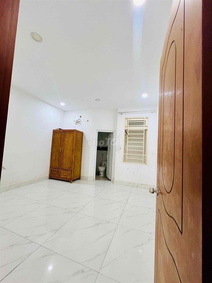 Cho Thuê Nhà Mới Sạch Sẻ DT 4x17 1Trệt 3Lầu 4Pn 5Wc Sân Thượng Hẻm Tải