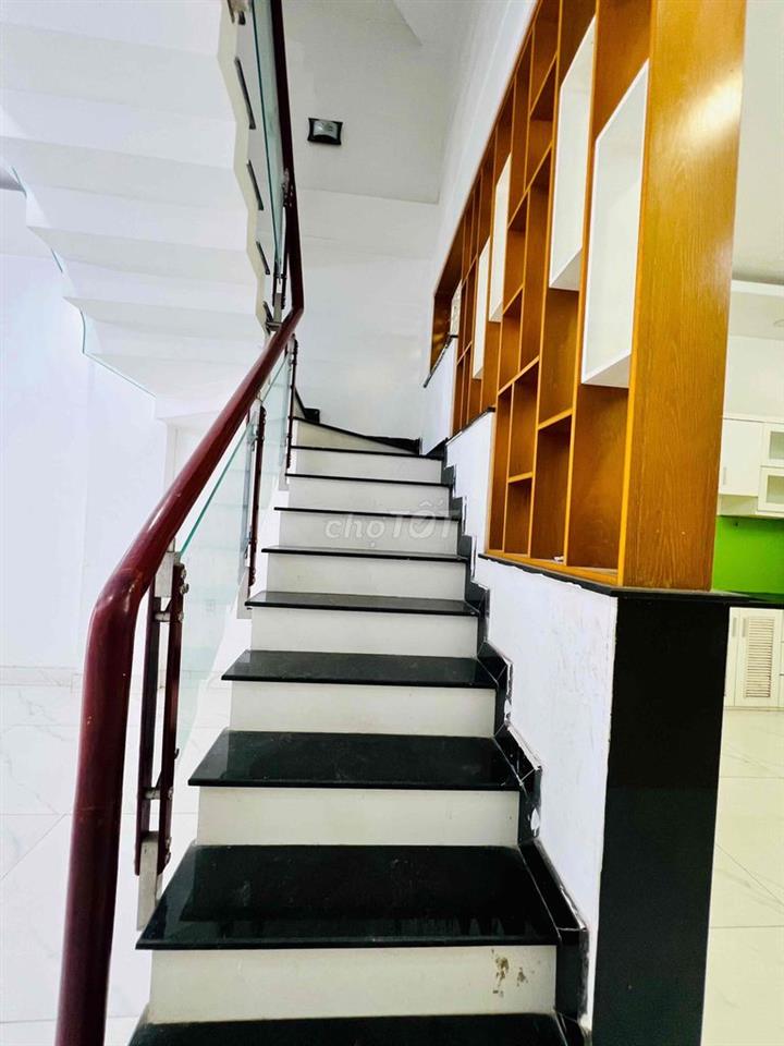 Cho Thuê Nhà Mới Sạch Sẻ DT 4x17 1Trệt 3Lầu 4Pn 5Wc Sân Thượng Hẻm Tải