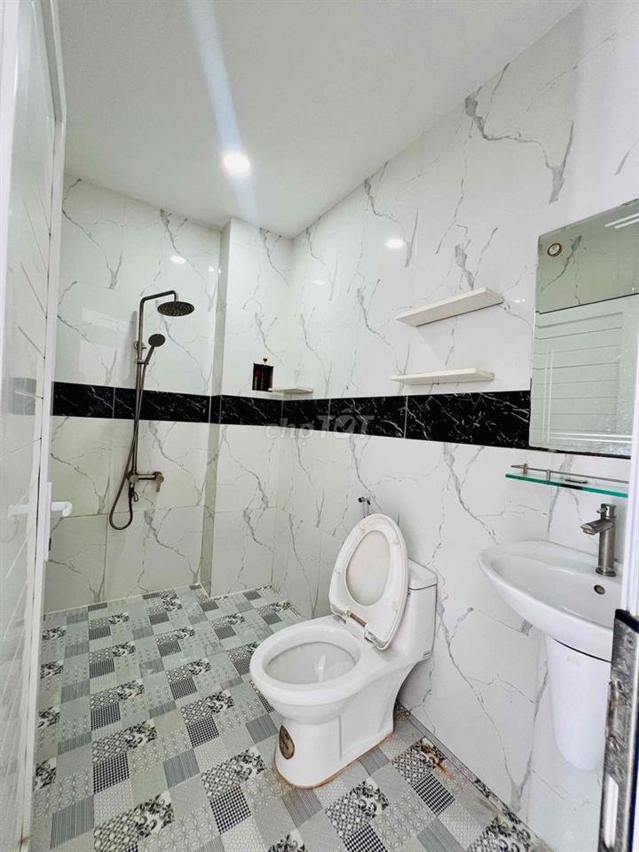 Cho Thuê Nhà Mới Sạch Sẻ DT 4x17 1Trệt 3Lầu 4Pn 5Wc Sân Thượng Hẻm Tải