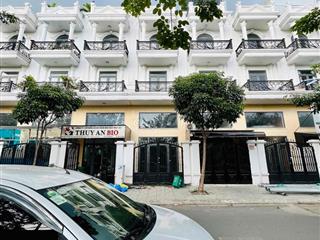 Cho Thuê Nhà Phố DT 250m2 1Trệt 1Lửng 3Lầu 4Pn 5Wc Vỉa Hè Xe Tải Đậu