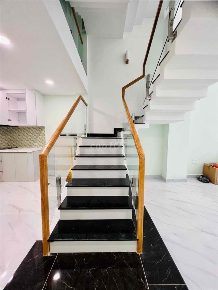 Cho Thuê Nhà Phố DT 250m2 1Trệt 1Lửng 3Lầu 4Pn 5Wc Hẻm Xe Tải