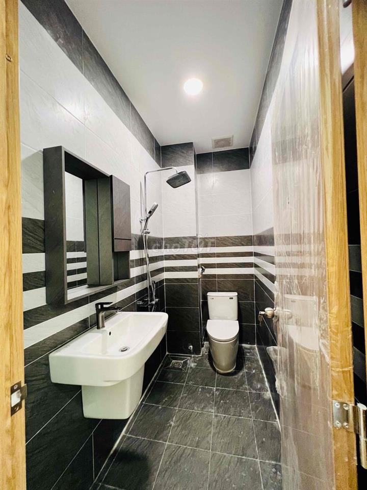 Cho Thuê Nhà Phố DT 250m2 1Trệt 1Lửng 3Lầu 4Pn 5Wc Hẻm Xe Tải