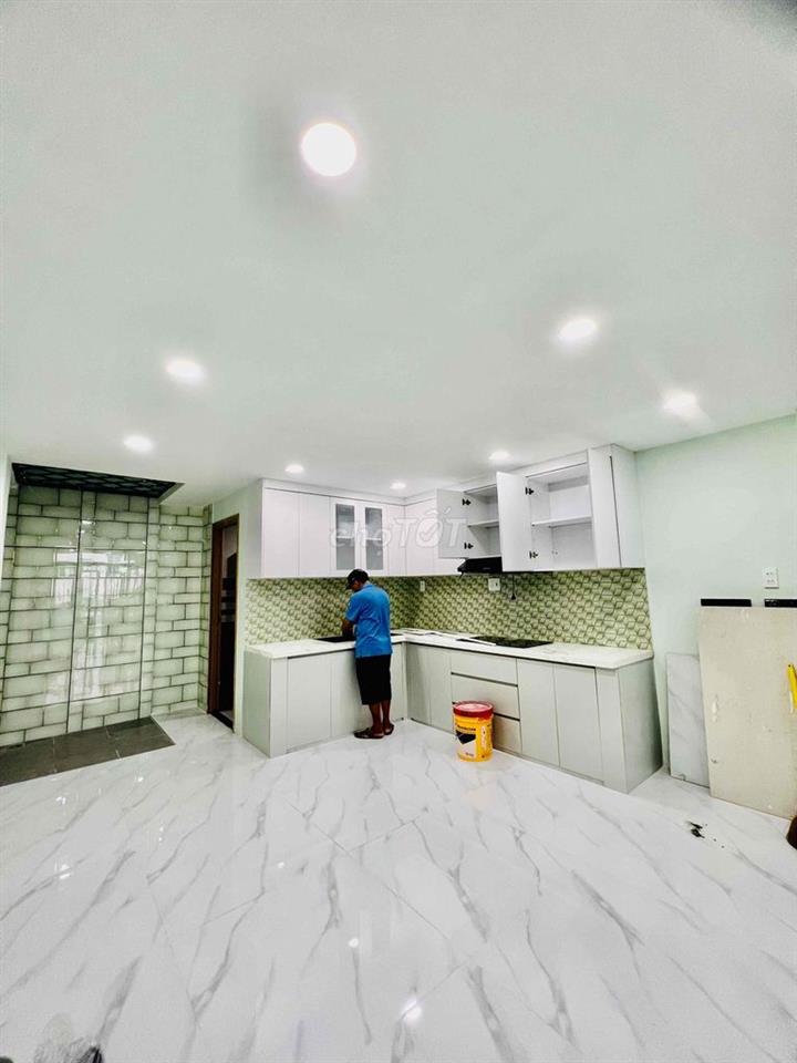Cho Thuê Nhà Phố DT 250m2 1Trệt 1Lửng 3Lầu 4Pn 5Wc Hẻm Xe Tải