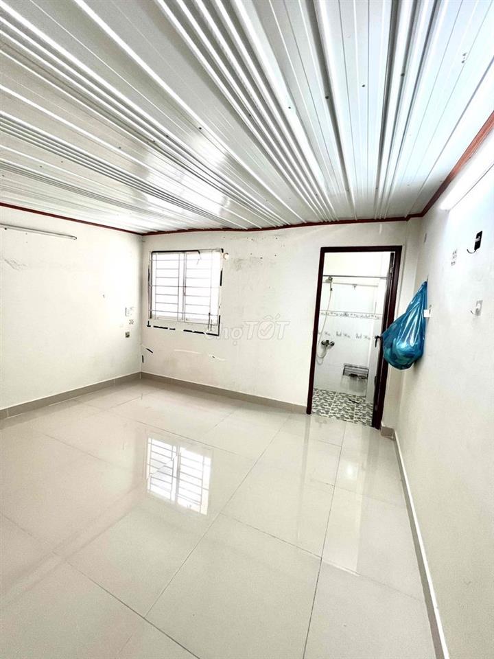 Cho Thuê Nhà Sân Rộng Ôtô 7 Chổ DT 5x16 1Trệt 3Lầu 4Pn 5Wc Xe Tải