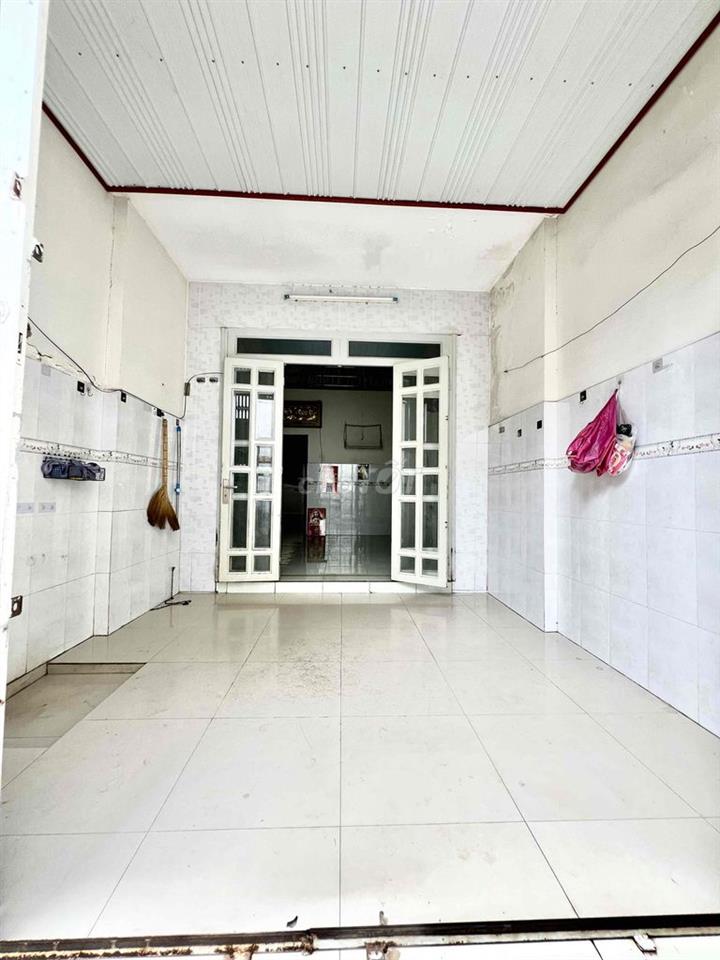 Cho Thuê Nhà Sân Rộng Ôtô 7 Chổ DT 5x16 1Trệt 3Lầu 4Pn 5Wc Xe Tải