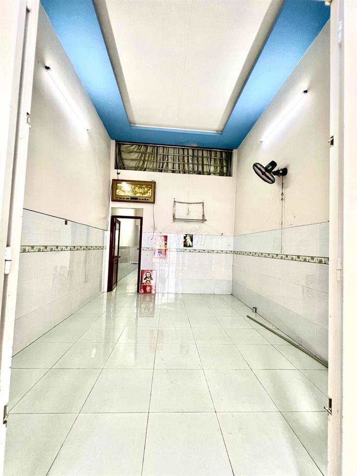 Cho Thuê Nhà Sân Rộng Ôtô 7 Chổ DT 5x16 1Trệt 3Lầu 4Pn 5Wc Xe Tải