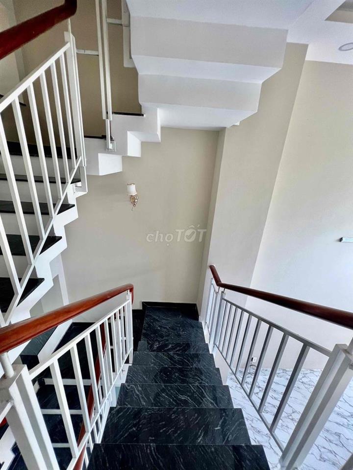 Cho Thuê Nguyên Căn Biệt Thự DT 800m2 1Trệt 3Lầu 6Pn 6Wc Y Như Hình