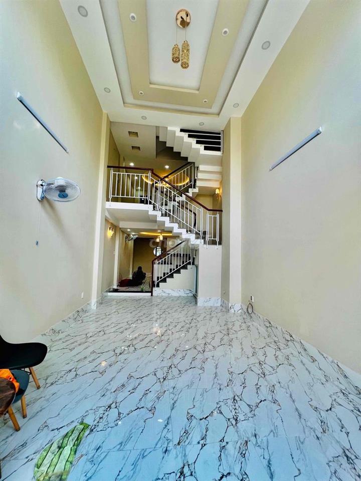 Cho Thuê Nguyên Căn Biệt Thự DT 800m2 1Trệt 3Lầu 6Pn 6Wc Y Như Hình