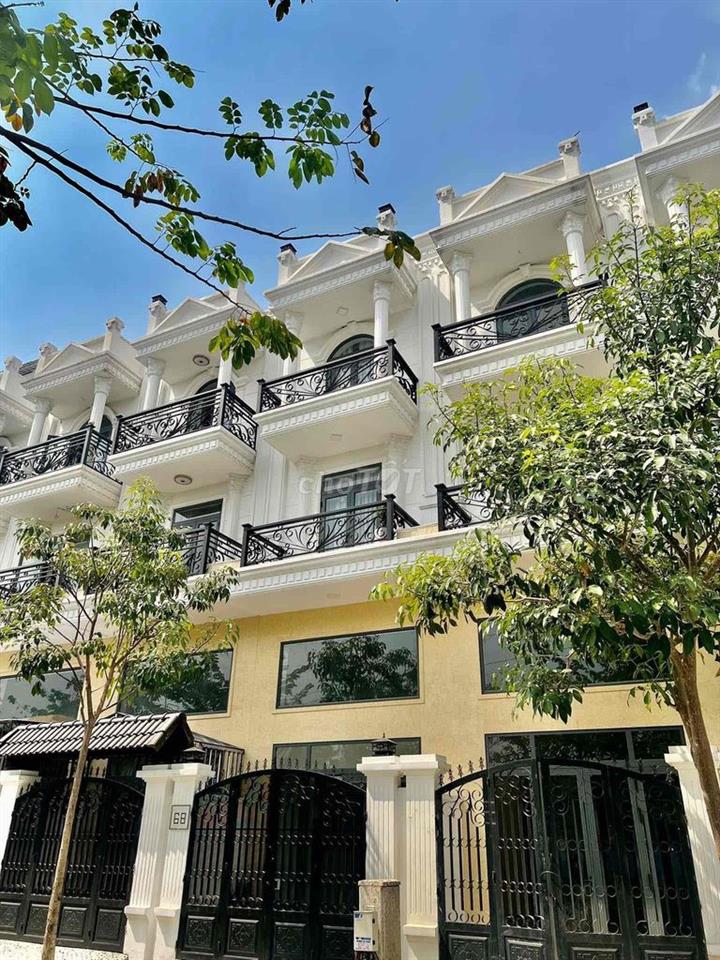 Cho Thuê Nguyên Căn Biệt Thự DT 800m2 1Trệt 3Lầu 6Pn 6Wc Y Như Hình