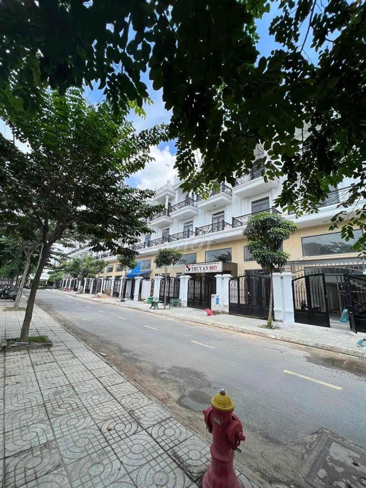 Cho Thuê Nguyên Căn Biệt Thự DT 800m2 1Trệt 3Lầu 6Pn 6Wc Y Như Hình