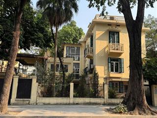 Siêu biệt thự pháp cổ có 102 mặt phố chu văn an, ba đình, 825m2, mặt tiền 16m chỉ 375 tỷ