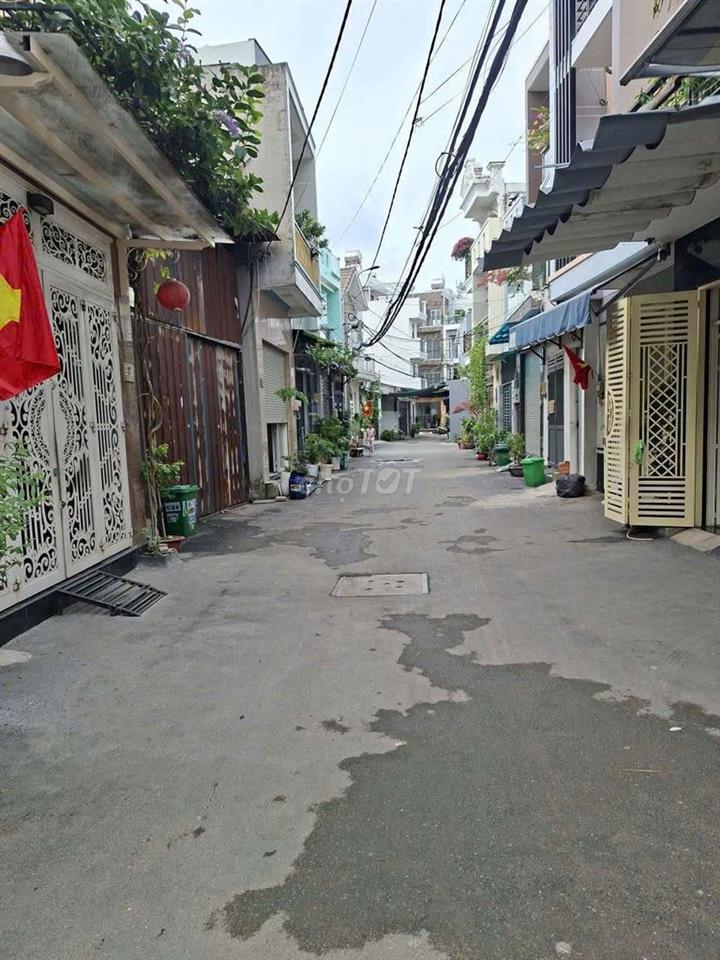 Nhà một lầu Bình Thành 4*20 có nội thất cao cấp. đường nhựa 8m