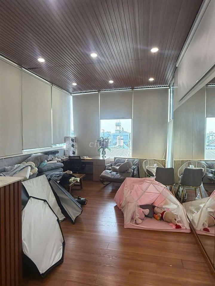 Nhà mặt tiền, đúc kiên cố 3,5 tấm, buôn bán kinh doanh. nội thất víp