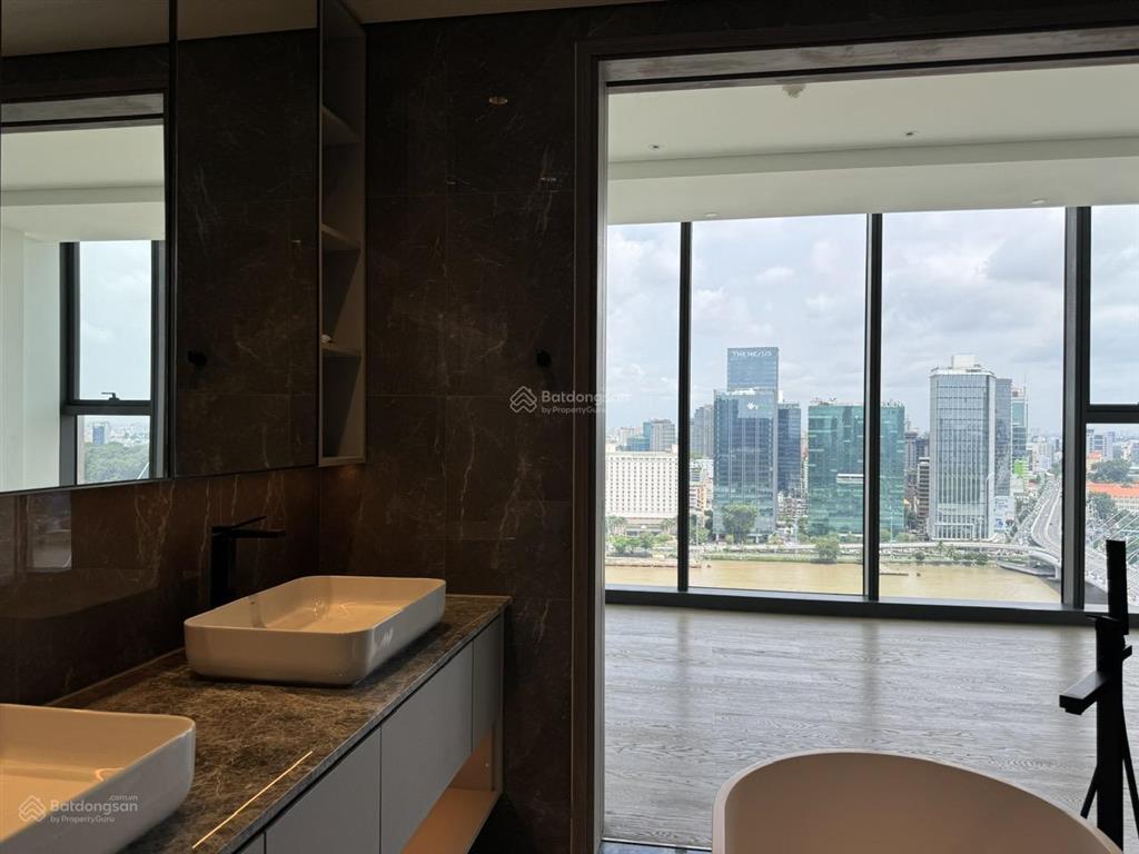 Cho thuê opera residence 3pn 137m2 tầng 2x view trung tâm tp.hcm 145tr/tháng