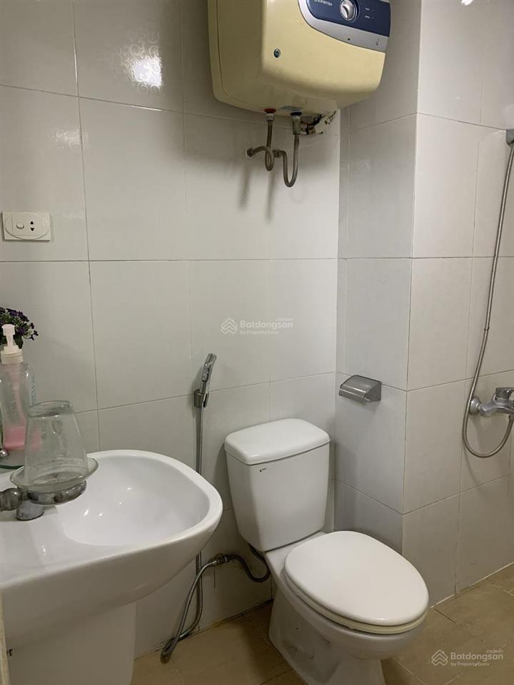 Cho thuê căn hộ 120m2, 3 phòng ngủ, đầy đủ tiện nghi, 2 nhà vs, sofa, giường tủ, bếp, bàn ăn đầy đủ