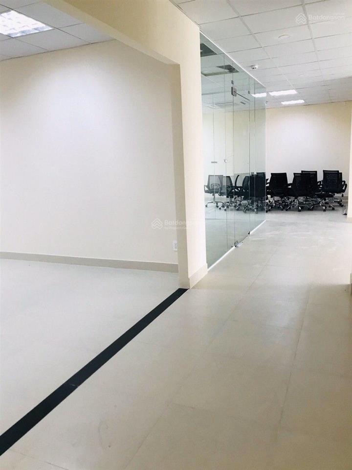 Chính chủ cho thuê văn phòng dt 210m2