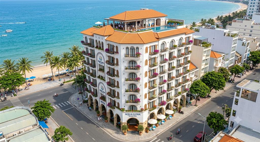 Bán nhanh lô đất 2 mặt tiền  cách biển phạm văn đồng 200m
