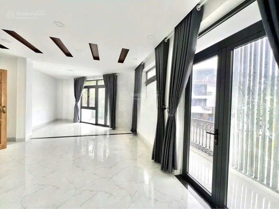 Cho thuê căn góc 2 mặt tiền  kđt hà quang 2  dtsd 600m2.