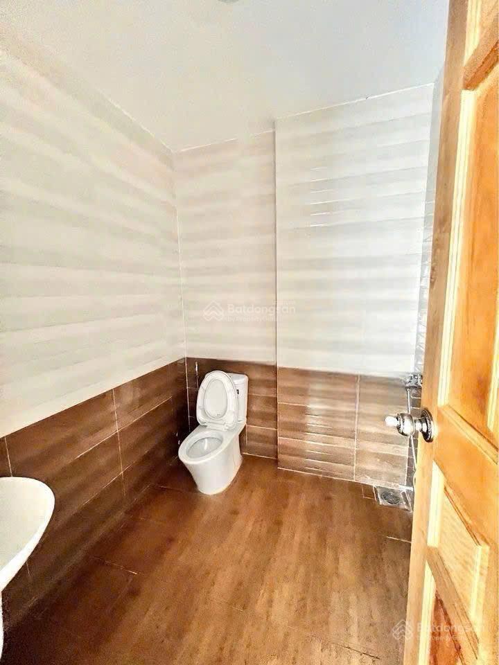 Cho thuê căn góc 2 mặt tiền  kđt hà quang 2  dtsd 600m2.