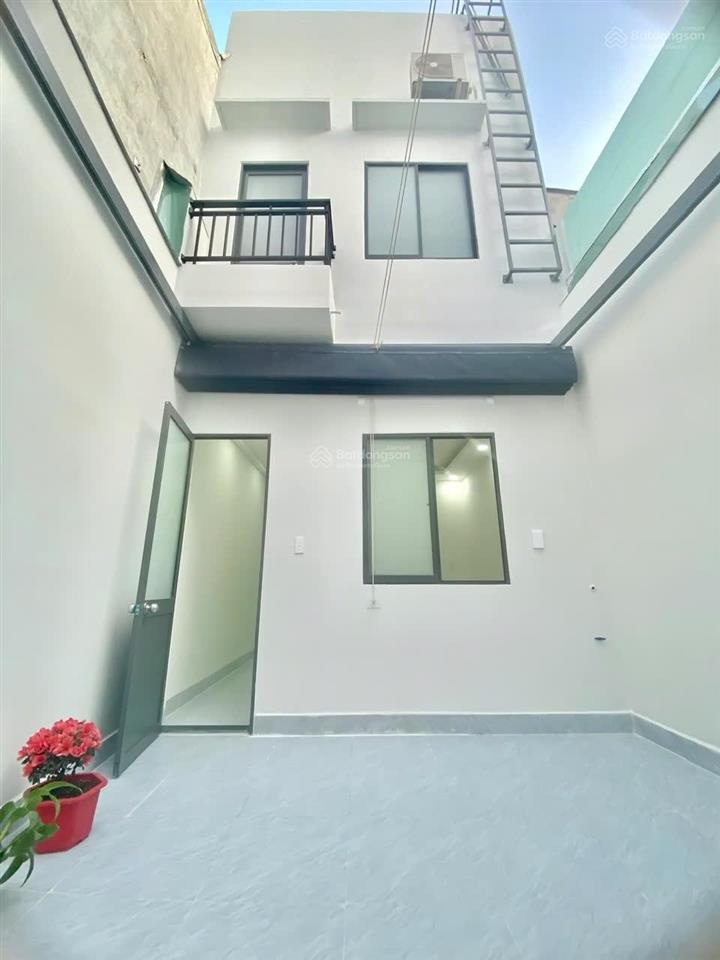 Nhà đẹp 2 tầng 119,2m2 diện tích sử dụng, có sân vườn sau nhà đường huỳnh tấn phát  quận 7