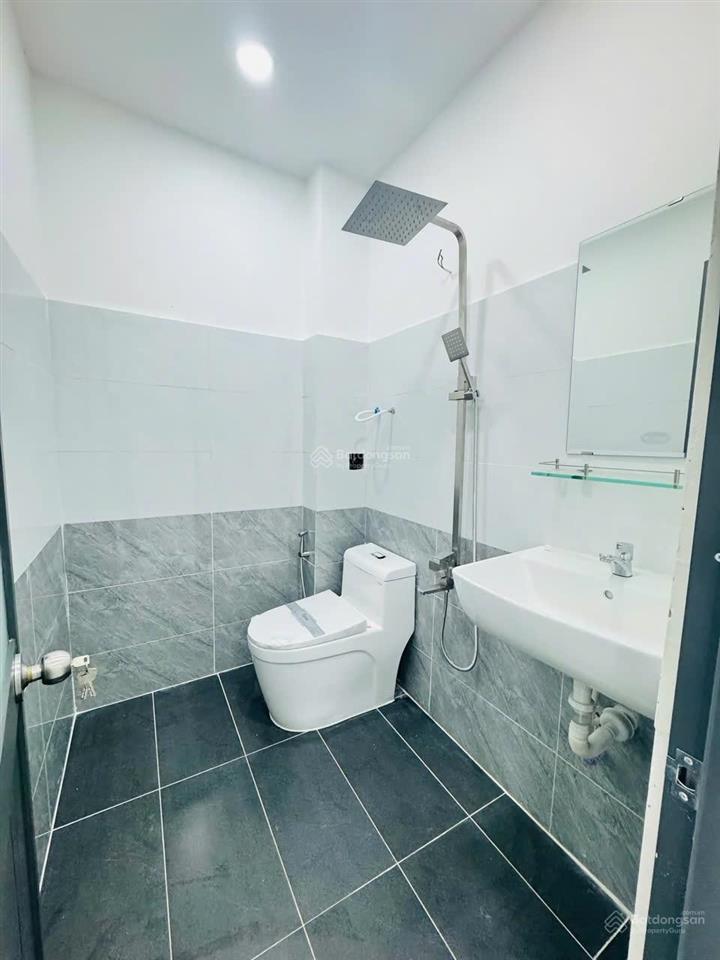 Nhà đẹp 2 tầng 119,2m2 diện tích sử dụng, có sân vườn sau nhà đường huỳnh tấn phát  quận 7