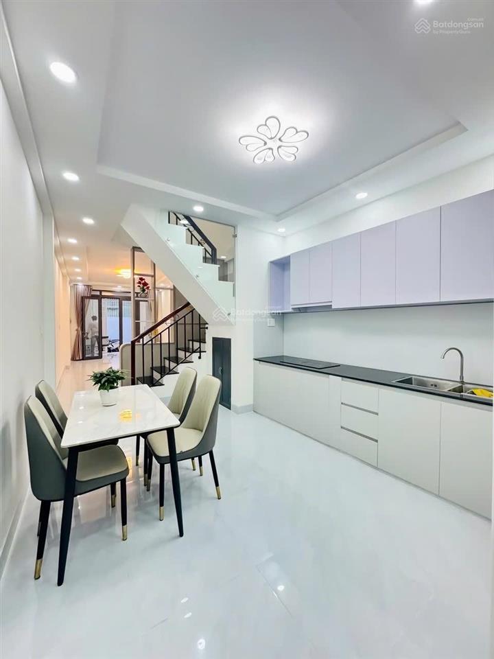 Nhà đẹp 2 tầng 119,2m2 diện tích sử dụng, có sân vườn sau nhà đường huỳnh tấn phát  quận 7