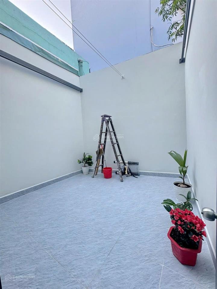 Nhà đẹp 2 tầng 119,2m2 diện tích sử dụng, có sân vườn sau nhà đường huỳnh tấn phát  quận 7