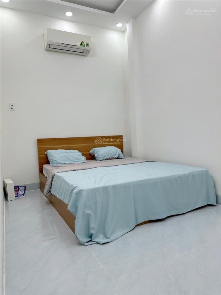 Nhà đẹp 2 tầng 119,2m2 diện tích sử dụng, có sân vườn sau nhà đường huỳnh tấn phát  quận 7
